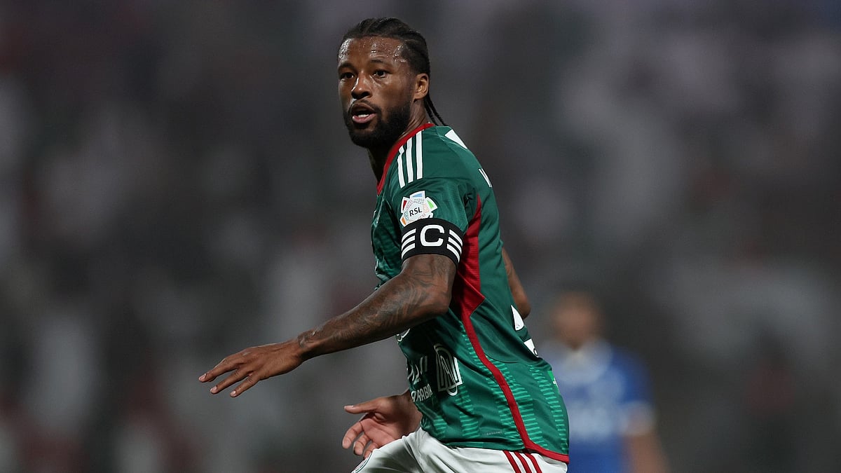 File : Captain Georginio Wijnaldum playing against Al-Ahli.