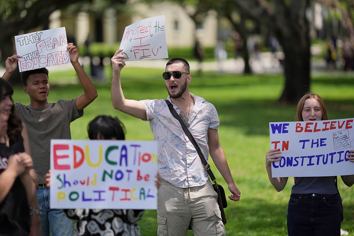 AP Photo/Rebecca Blackwell, File : A group of Florida International University students protest against cuts in federal funding and an agreement by campus police to partner with Immigration and Customs Enforcement, on the FIU campus on a day of protests around the country in support of higher education, April 17, 2025, in Miami. 