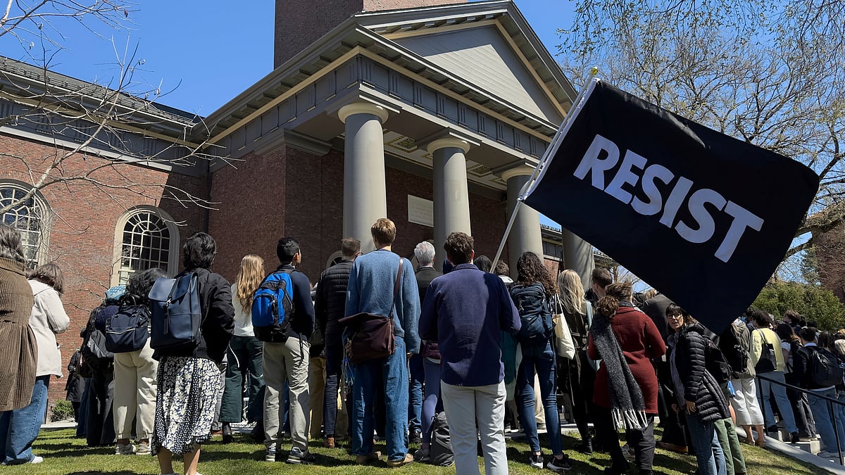 AP Photo : Students, faculty and members of the Harvard University community rally, Thursday, April 17, 2025, in Cambridge, Mass. 