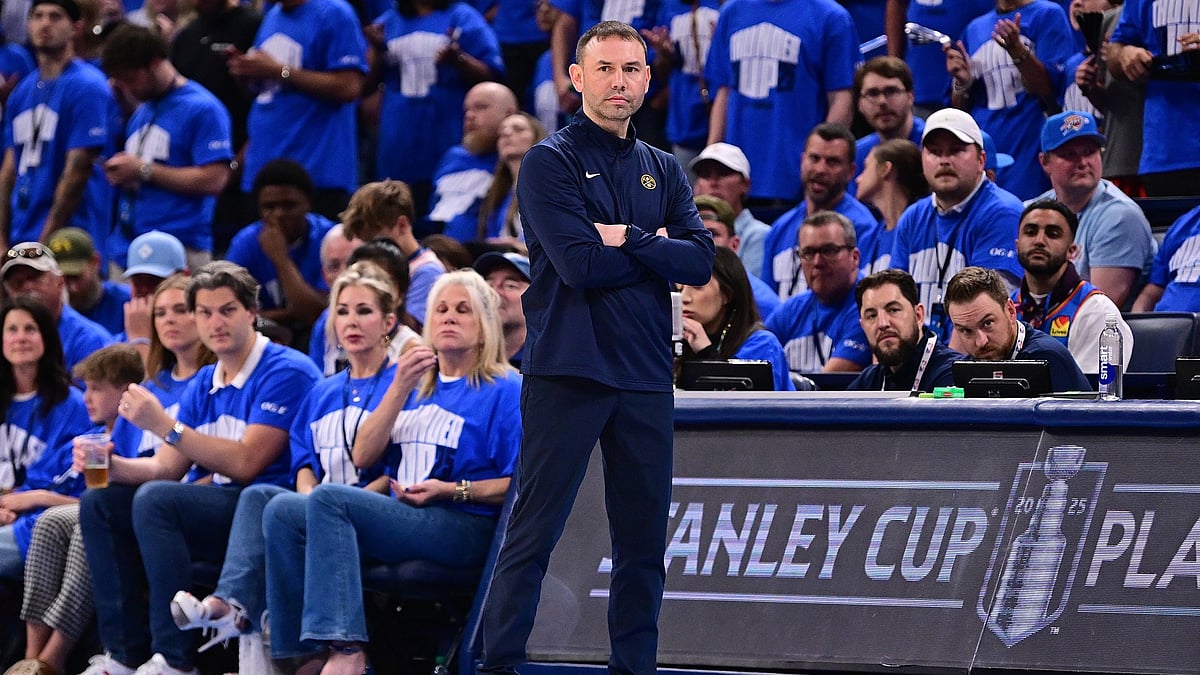 File : Denver Nuggets coach David Adelman.