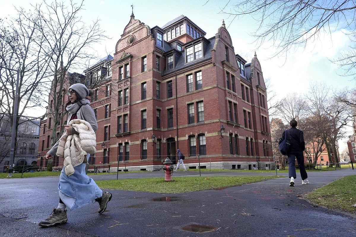 AP : Harvard University sues Trump administration over ban on international students