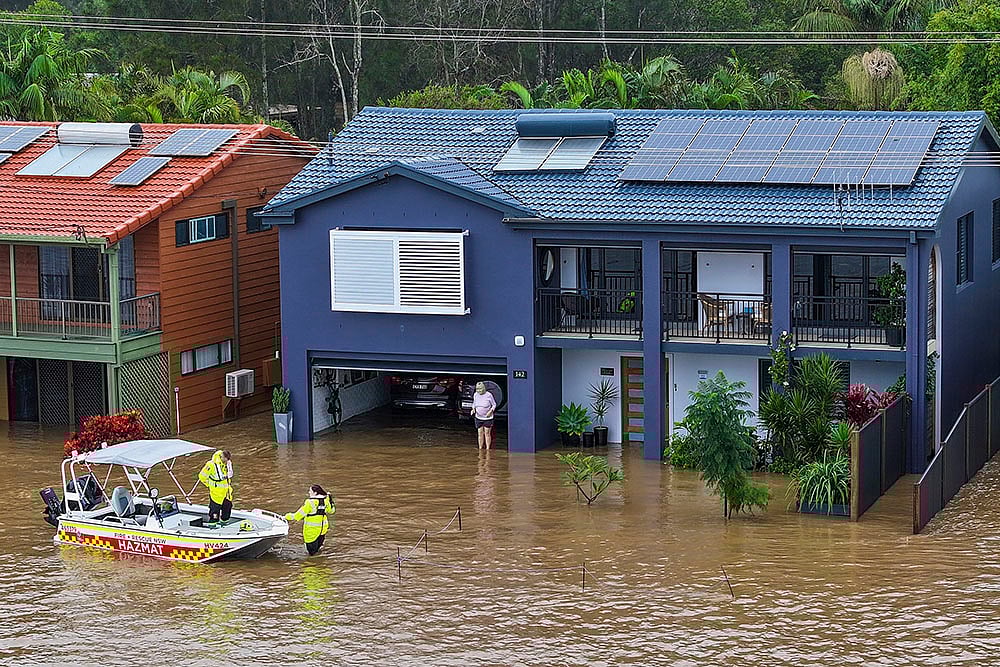 | Photo: Lindsay Moller/AAP Image via AP : Australia weather: Evacuation in Port Macquarie