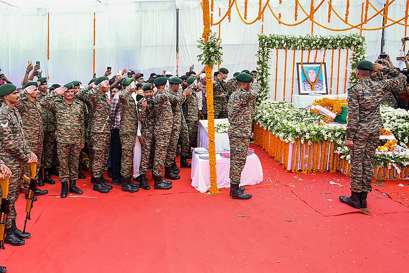 Army man dies saving fellow soldier