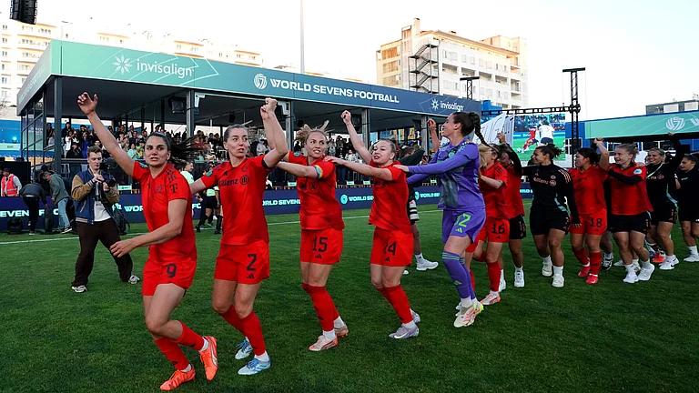 Bayern celebrate winning the maiden W7F title - null