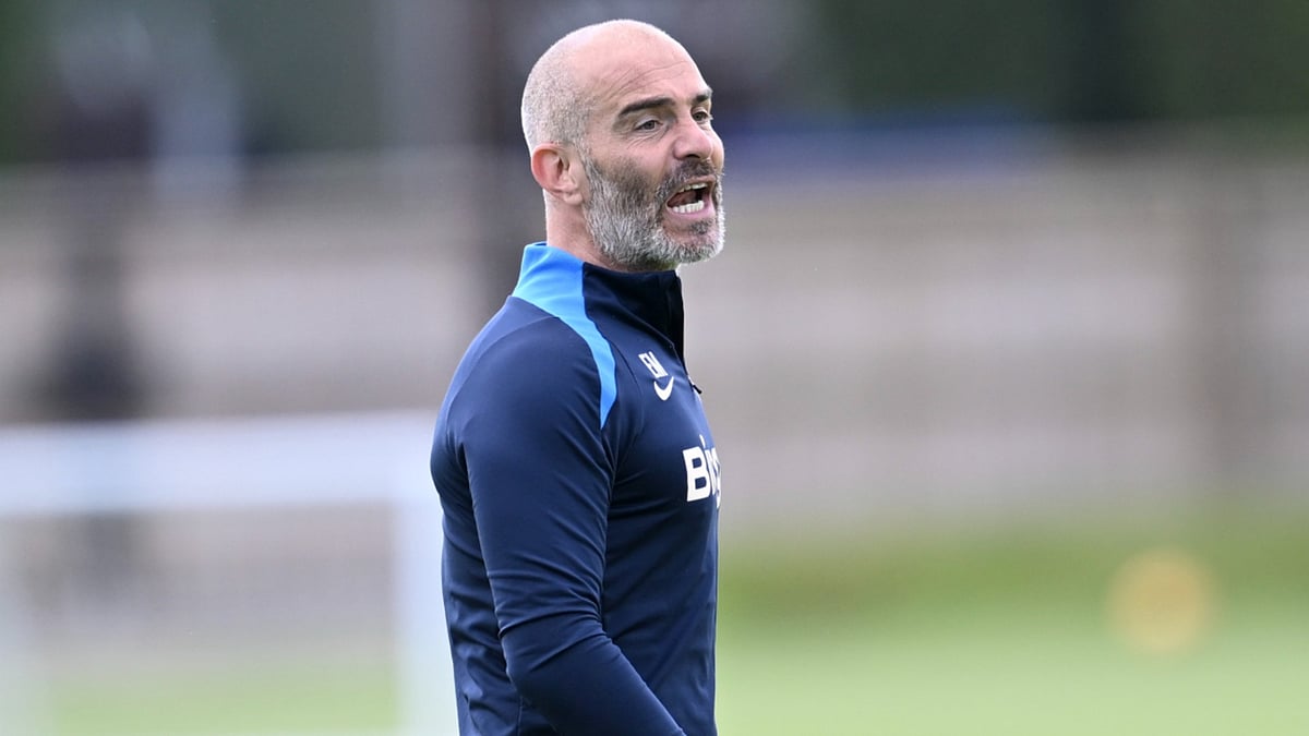 Chelsea coach Enzo Maresca