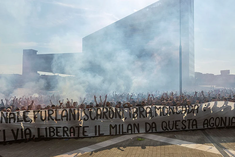 Italy Serie A soccer AC Milan vs AC Monza, Milan fans hold a protest: 1