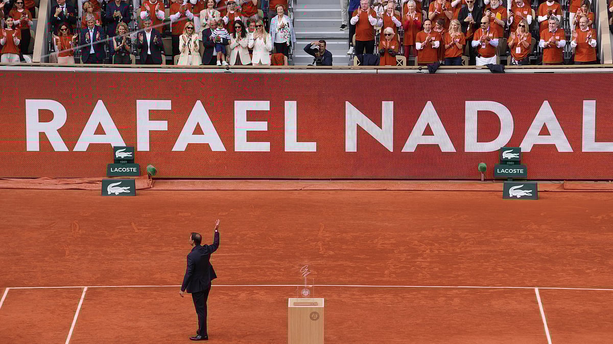 (AP Photo/Thibault Camus)

 : Rafa Nadal waves to the crowd during a farewell ceremony at center court Philippe-Chatrier, at the Roland-Garros stadium, in Paris, Sunday May 25, 2025 