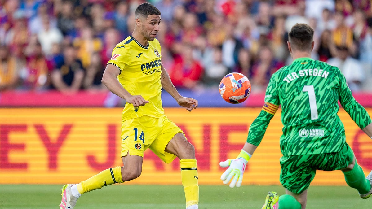 | Photo: X/VillarrealCFen : Villarreal's Santiago Comesana scores against FC Barcelona in La Liga 2024-25.