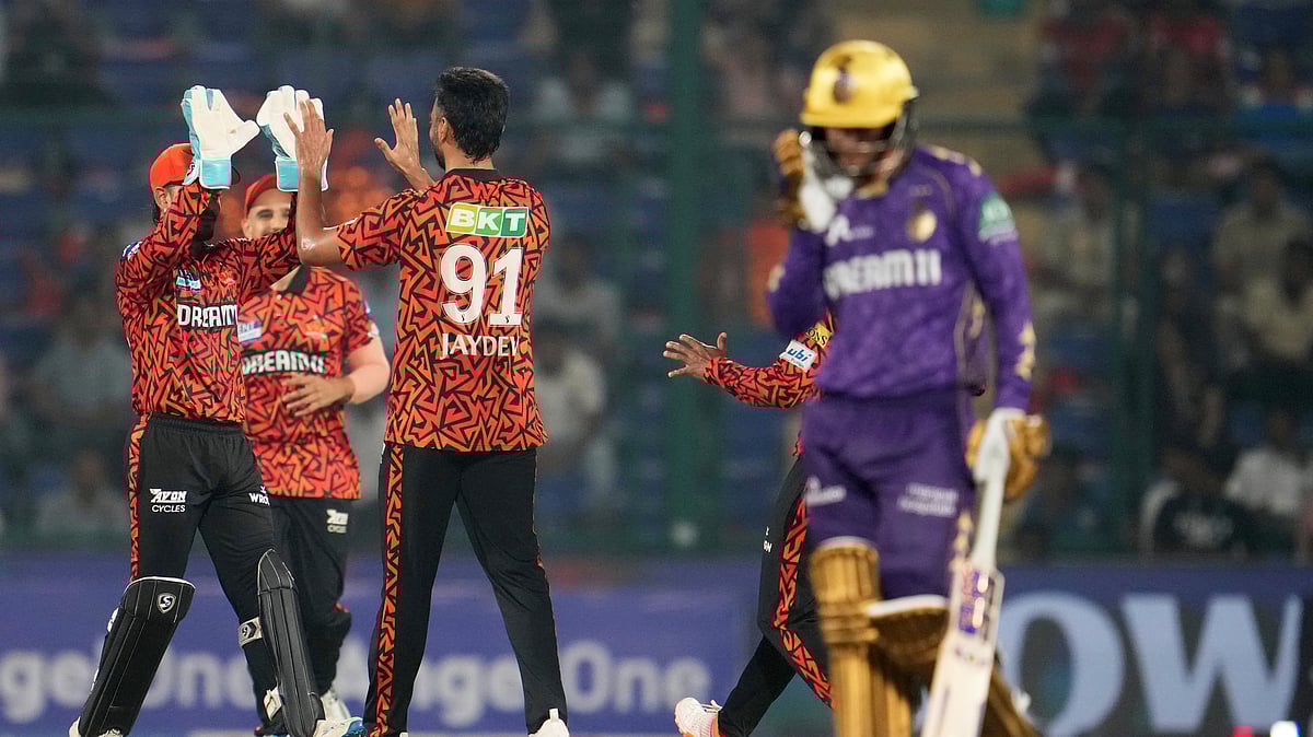 AP Photo/Manish Swarup : Sunrisers Hyderabad's Jaydev Unadkat, centre right, celebrates with teammates after the dismissal of Kolkata Knight Riders' Sunil Narine during the Indian Premier League cricket match in New Delhi.