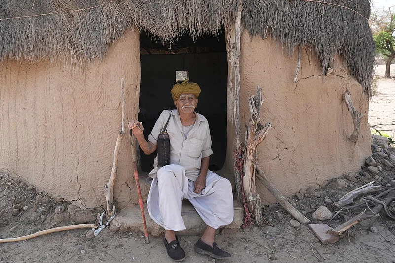 80-year-old Ranu Lal worked as an advanced scout for the army in the 1971 Indo-Pak war