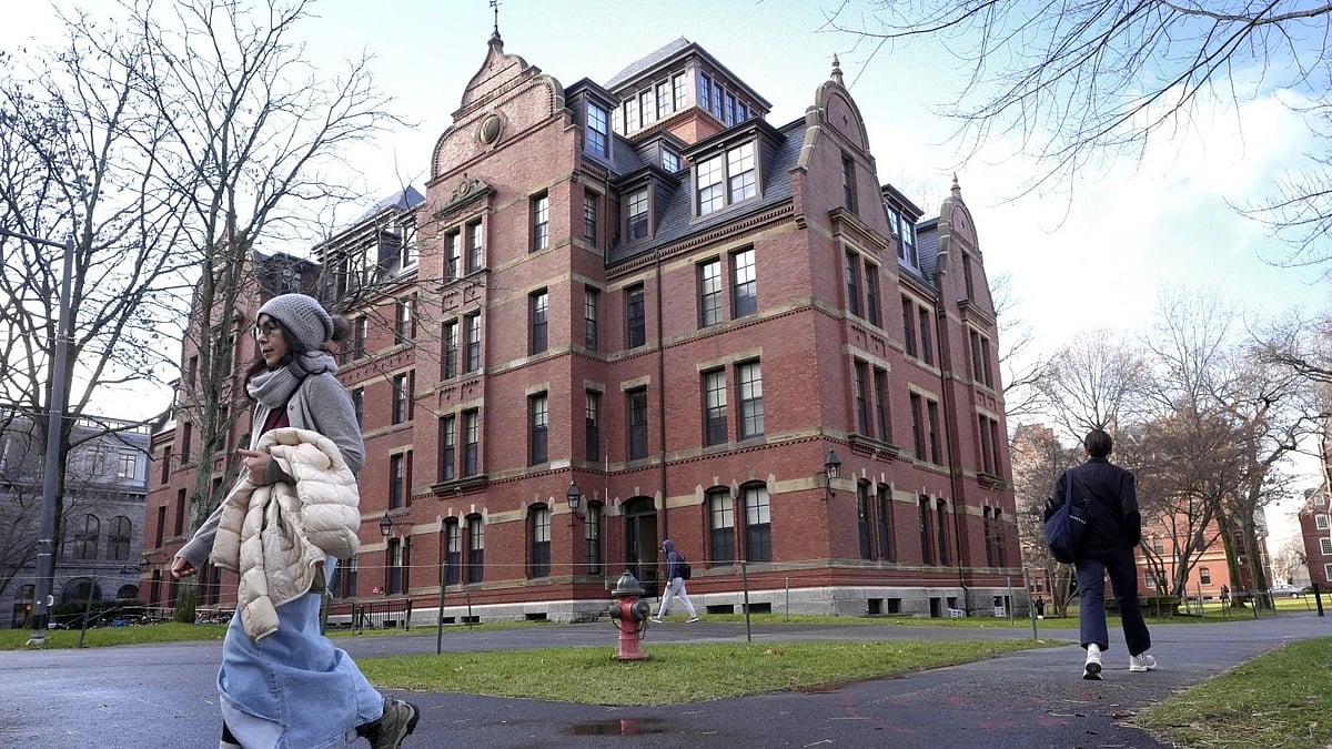 AP : Harvard University sues Trump administration over ban on international students