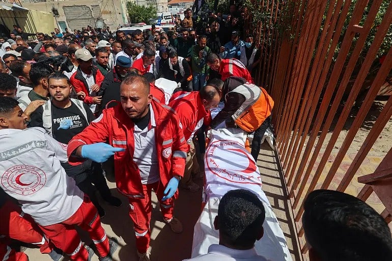 AP : Israeli strikes killed two Red Cross workers in Gaza