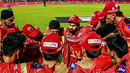 Punjab Kings players in a huddle. - | Photo:X/PunjabKingsIPL