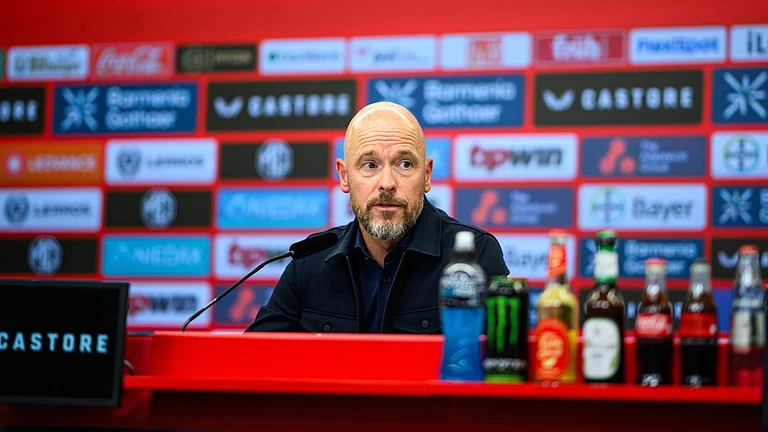 Erik ten Hag is Leverkusen's new coach - null