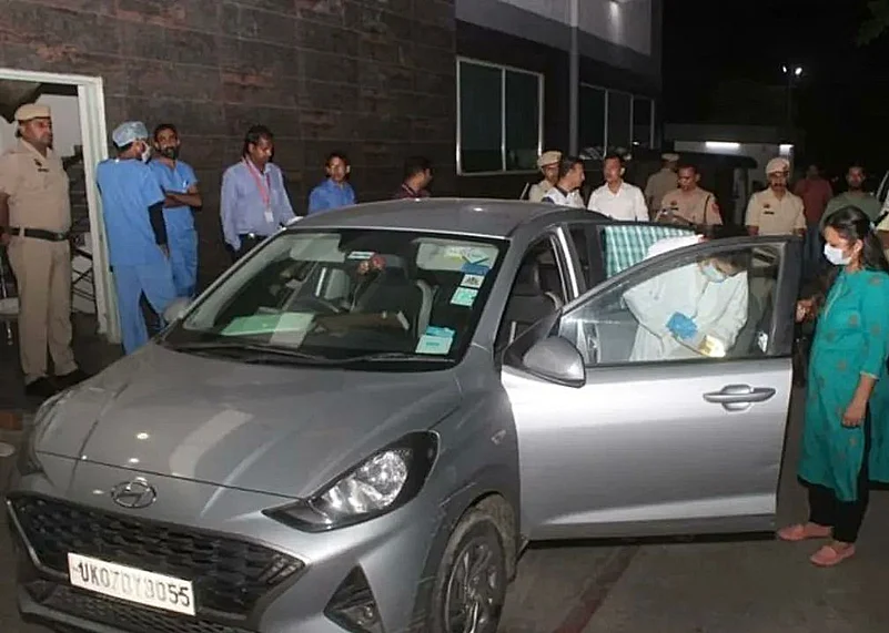 Forensic team reached the spot after even people were found dead inside a car in Haryana