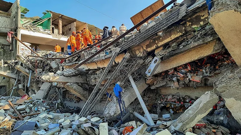 Part of building collapses in Thane