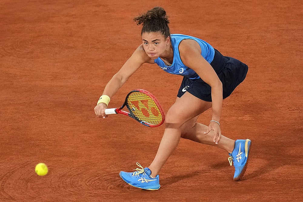 | Photo: AP/Christophe Ena : French Open Tennis: Jasmine Paolini vs Ajla Tomljanovic