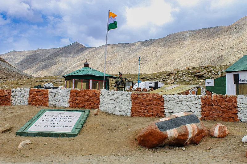 Indian soldiers patrol the Pakistan and China borders