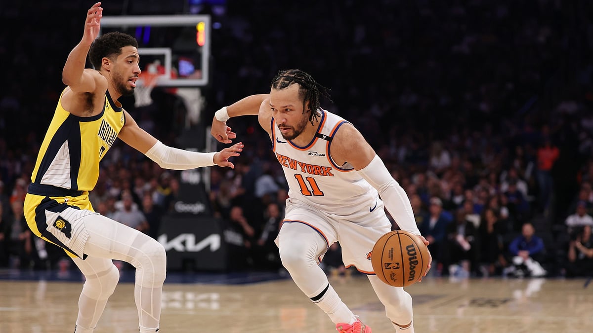 Fil : Jalen Brunson #11 of the New York Knicks drives to the basket against Tyrese Haliburton #0 of the Indiana Pacers during the third quarter in Game Five of the Eastern Conference Finals of the 2025 NBA Playoffs at Madison Square Garden on May 29, 2025 in New York City.