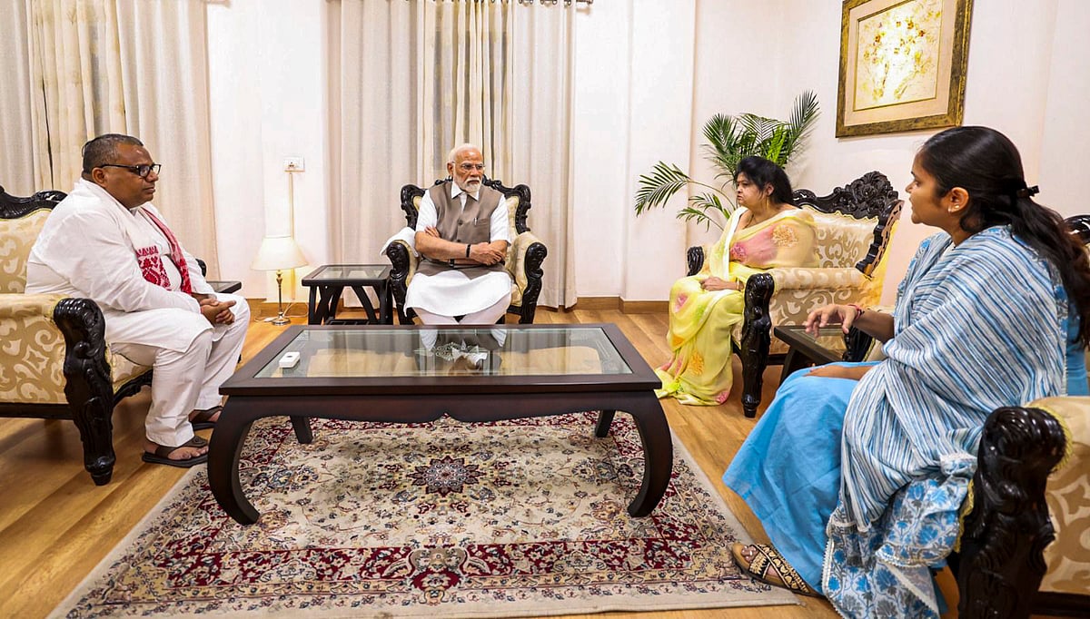 PM Modi meets Pahalgam victim's family - PTI