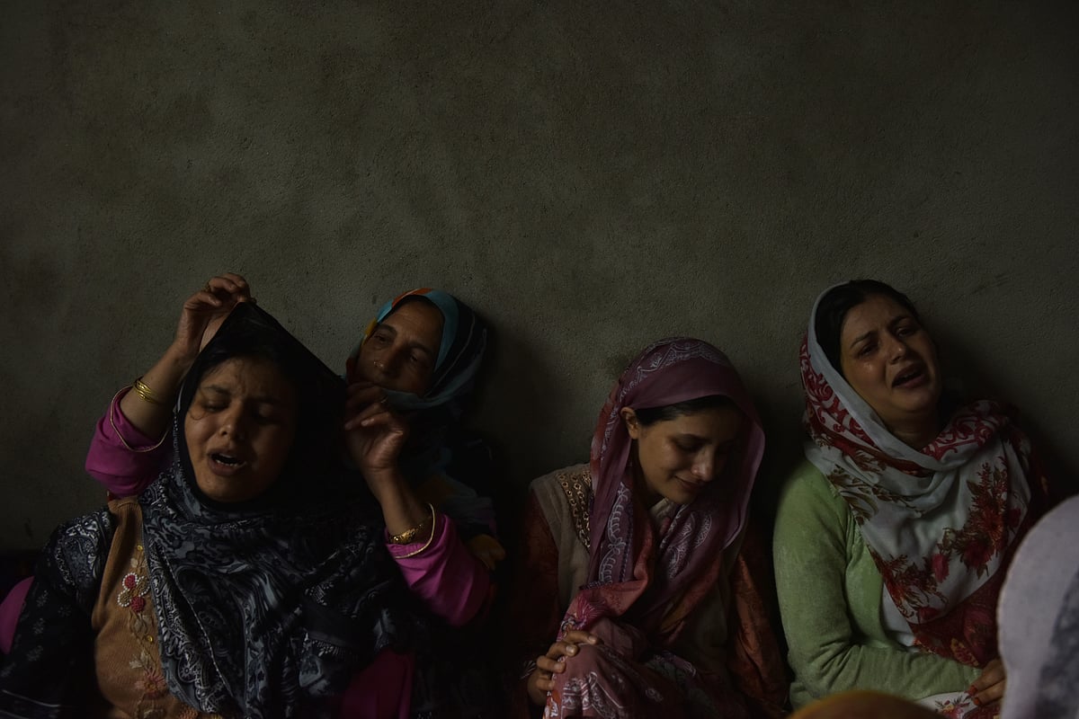 Yasir Iqbal : Pain and grit on borders 