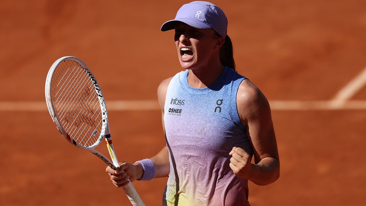 Iga Swiatek moves into French Open fourth round - File