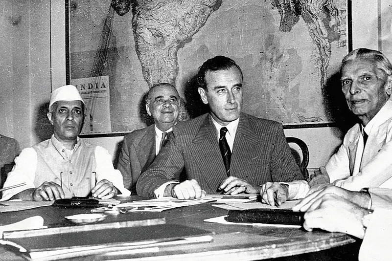Pandit Jawaharlal Nehru, Lord Mountbatten and Muhammad Ali Jinnah discuss the Partition
of India