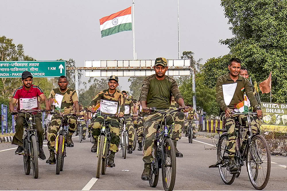 | Photo: PTI/Shiva Sharma : Cycle rally at Attari Border in Amritsar