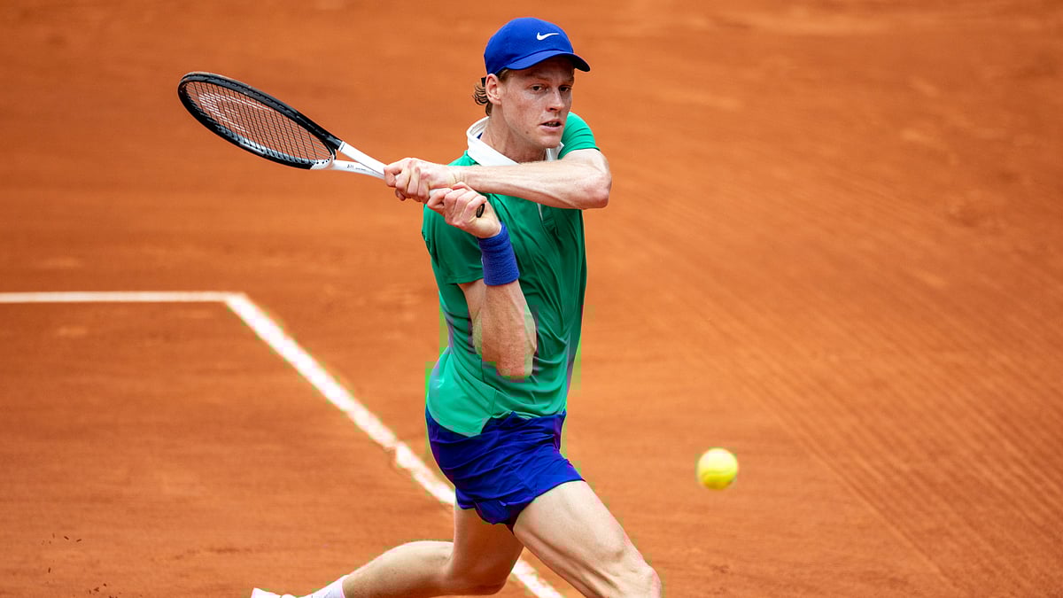 Jannik Sinner in action against Jiri Lehecka