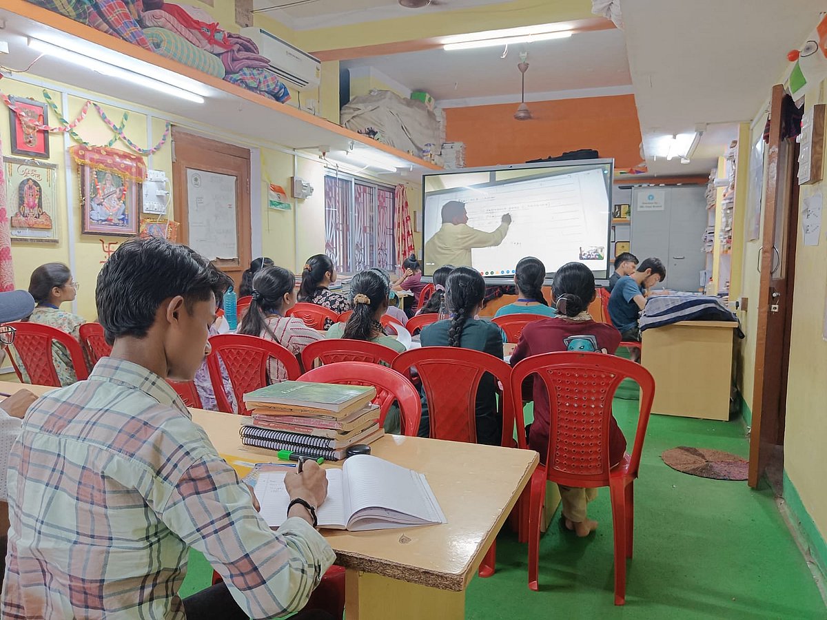Md Asghar Khan   : Patwa Toli, a weavers’ hub in Gaya district, was always known as the ‘Manchester of Bihar’, but over the years, it has earned an additional nickname—the IIT village