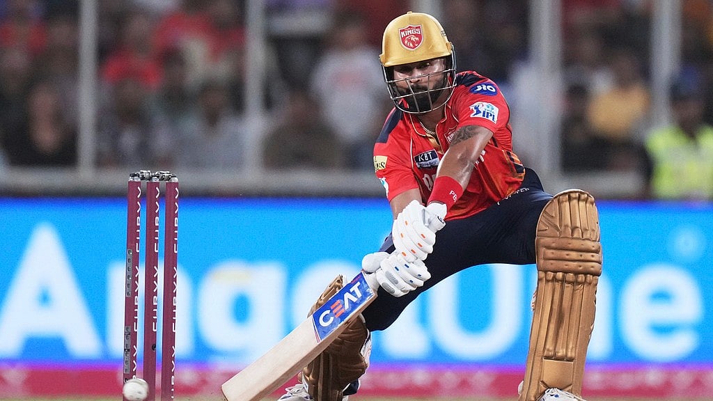 Punjab Kings' captain Shreyas Iyer plays a shot during the Indian Premier League 2025 Qualifier 2 match against Mumbai Indians at Narendra Modi Stadium in Ahmedabad. - Photo: AP