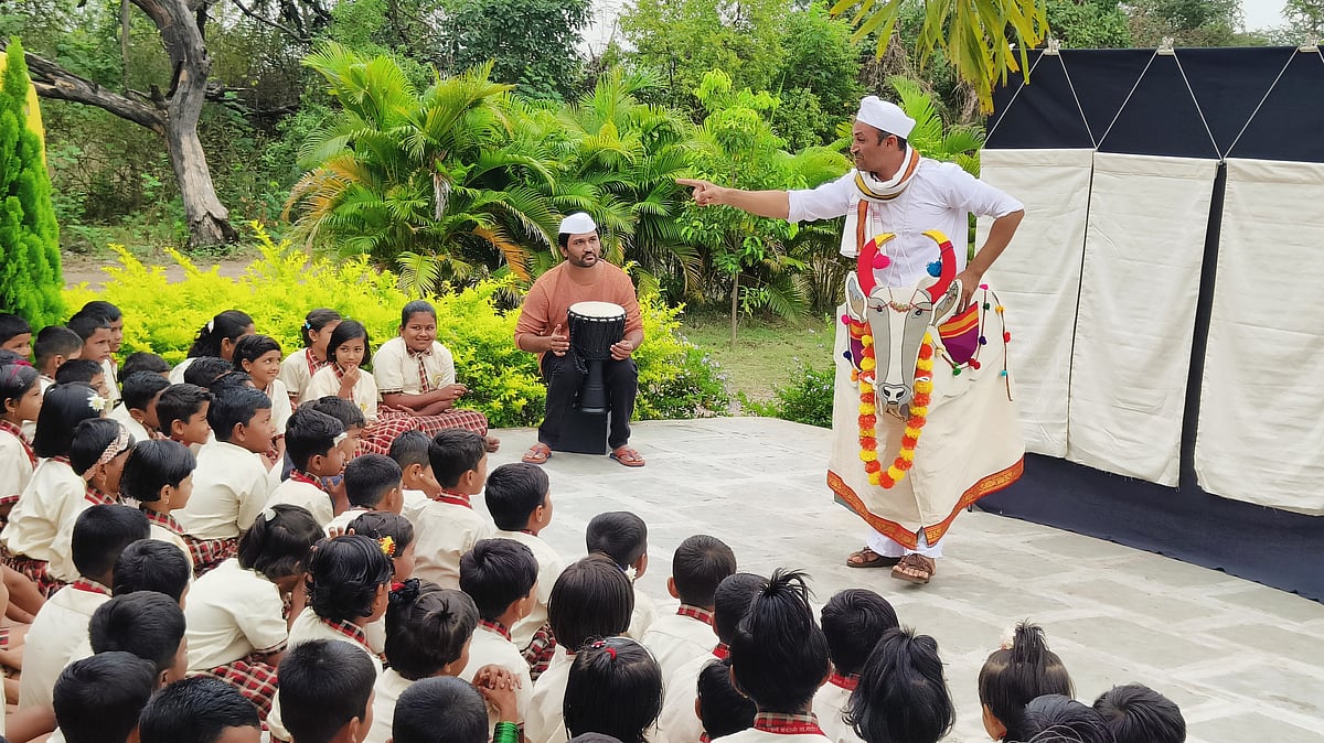 Sachin Veer and Rupesh Sangale : The Gillo Repertory team is driven by the desire to create a love for
theatre in children 