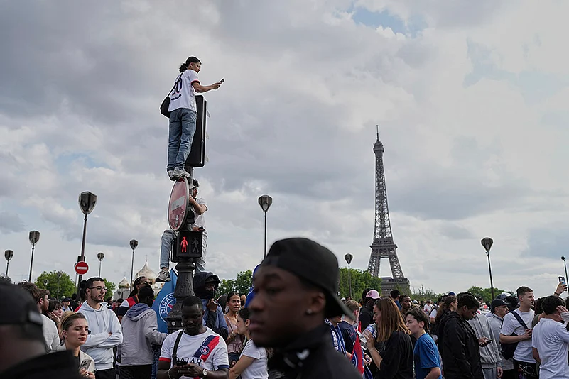 France Soccer Champions League Final PSG Victory Parade in Paris_Eiffel Tower
