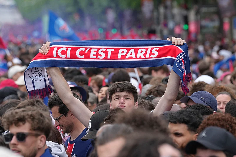 France Soccer Champions League Final PSG Victory Parade in Paris_team motto Here, its Paris
