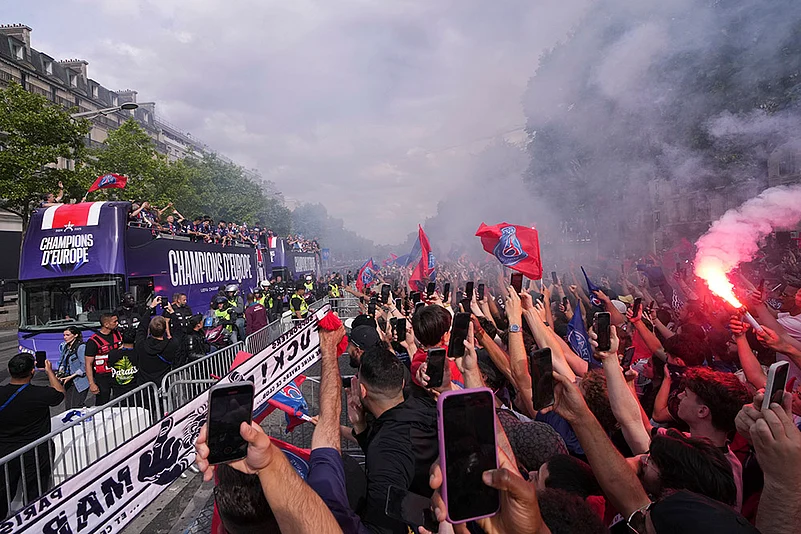 France Soccer Champions League Final PSG Victory Parade in Paris_PSG supportes
