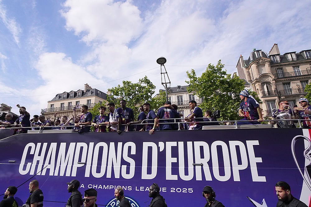 | Photo: AP/Aurelien Morissard : Paris Saint-Germain Victory Parade