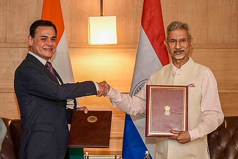 Exchange of MoU with Paraguay's Foreign Minister