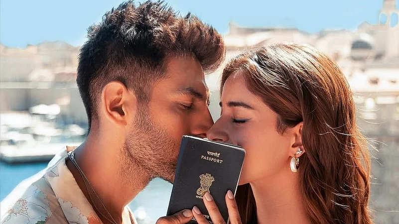 Ananya Panday and Kartik Aaryan in Tu Meri Main Tera Main Tera Tu Meri