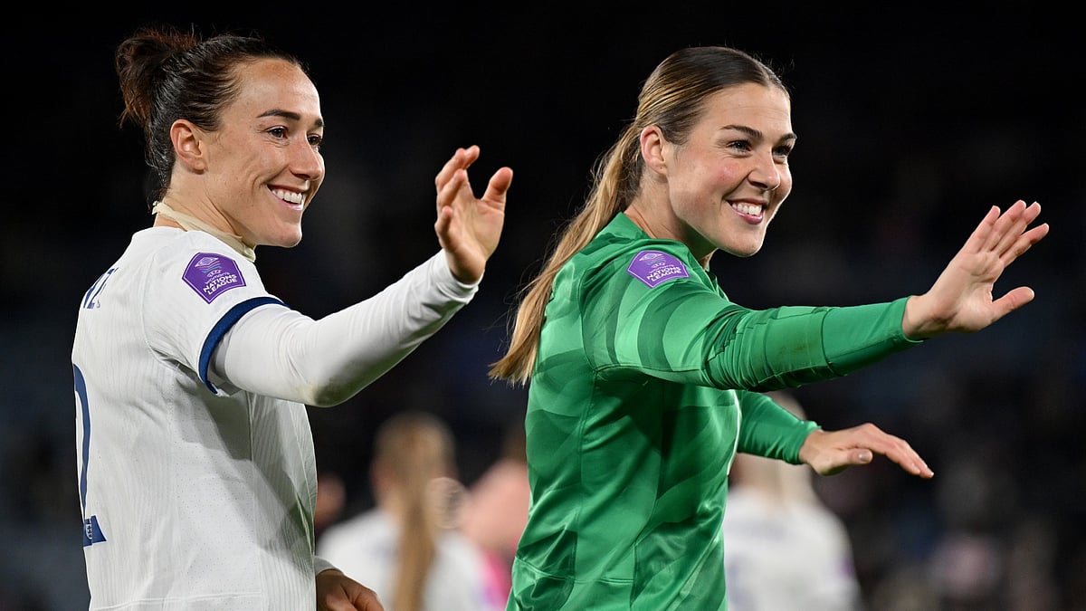 England's Lucy Bronze and Mary Earps