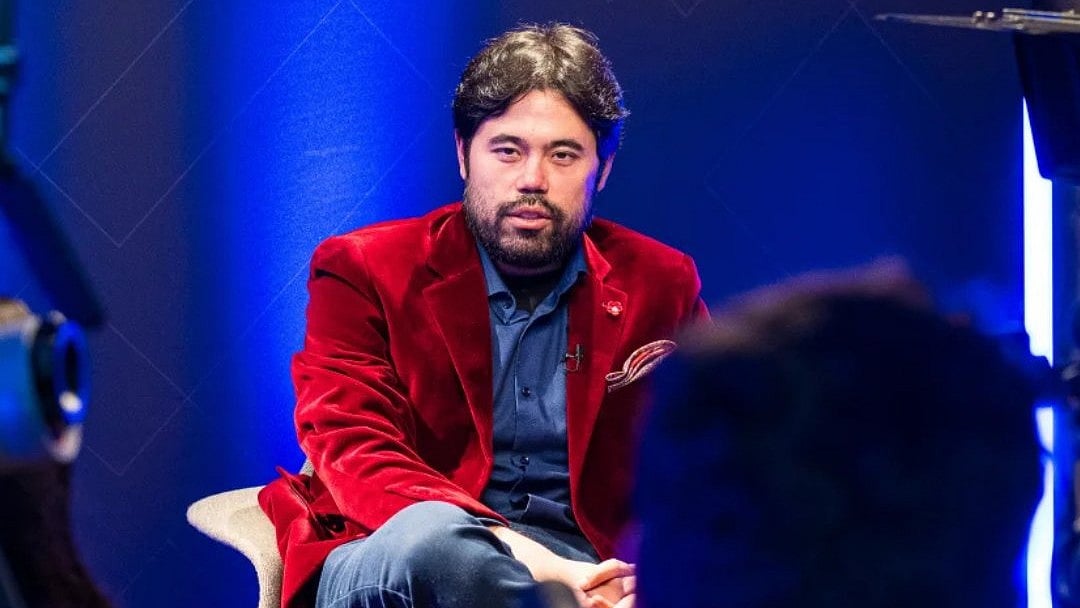 | Photo: X/NorwayChess : GM Hikaru Nakamura speaking to the media during the Freestyle Chess GSL in Weissenhaus.