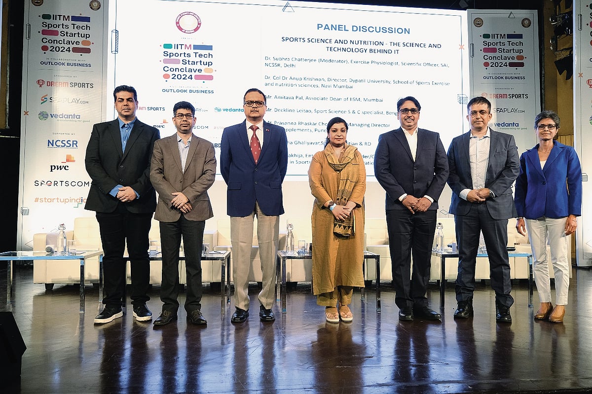 Mr. Raj Makhija, Entrepreneur ( Co-Founder/CEO Fitcart.com Smart Nutrition) Specialise in Sports Nutrition Supplementation; Mr. Amitava Pal, Associate Dean of IISM, Mumbai; Dr. Col Dr. Anup Krishnan, Director, D. Y. Patil University, School of Sports Exercise and nutrition sciences, Navi Mumbai; Dr. Subhra Chatterjee (Moderator), Exercise Physiologist, Scientific Officer, SAI, NCSSR, Delhi; Mr. Prasanna Bhaskar Choudhari, Managing Director, Nutra Supplements, Pune; Mr. Deckline Leitao, Sport Science S & C specialist, Bengaluru; Ms. Geetha Ghaliyavar, Sports Dietician & RD.