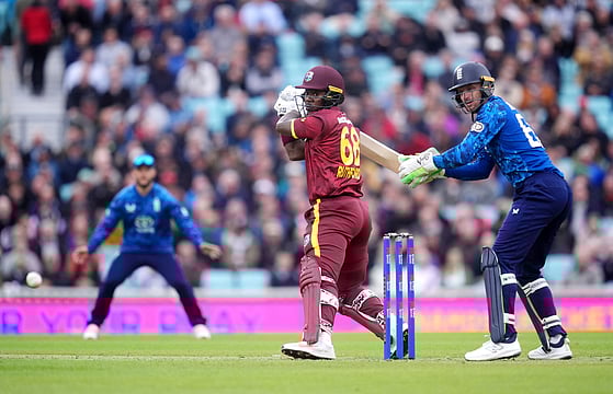 England Vs West Indies, 3rd ODI: Pigeon Halts Play Briefly; Potts Tends To Injured Bird – WATCH