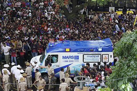 Stampede Outside Chinnaswamy Stadium