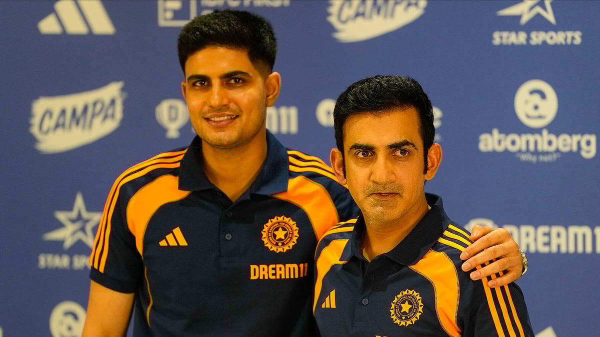 (AP Photo/Rafiq Maqbool) : Indian cricket test team captain Shubman Gill , left , and head coach Gautam Gambhir poses for picture. 