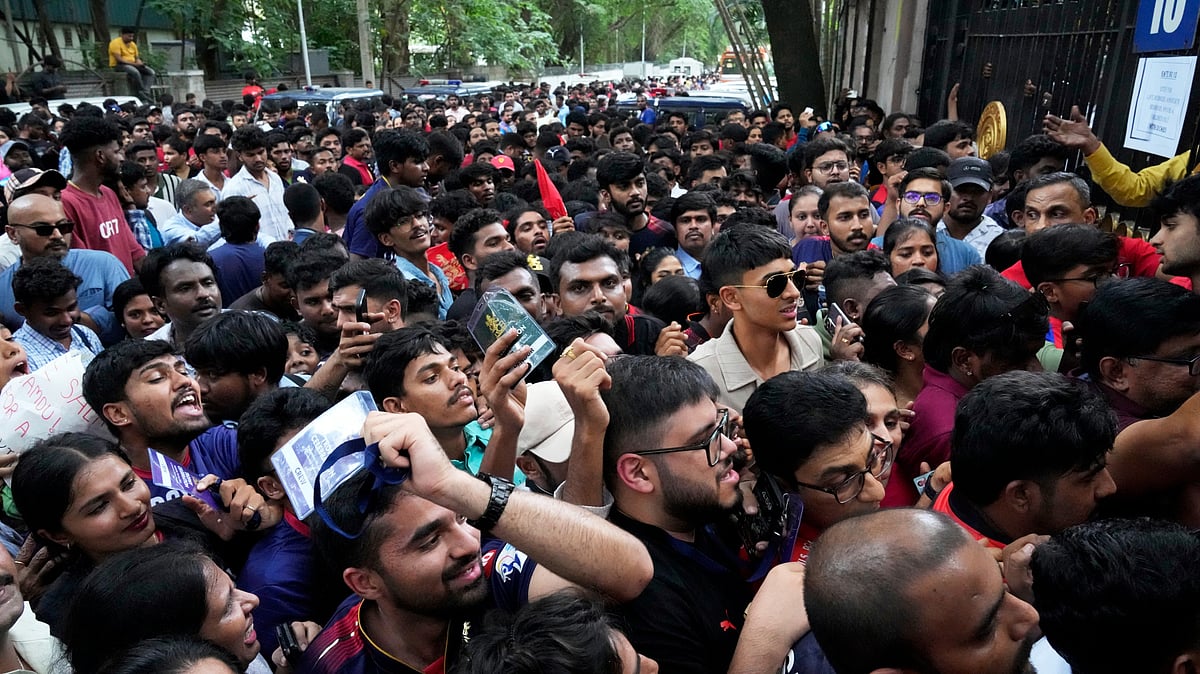(AP Photo/Aijaz Rahi)


 : Fans wait to enter M. Chinnaswamy Stadium to celebrate Royal Challengers Bengaluru's victory in the Indian Premier League cricket tournament, in Bengaluru, India, Wednesday, June 4, 2025. 