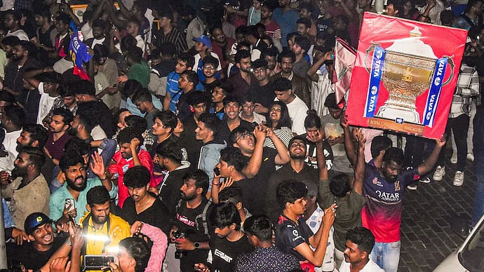 PTI : RCB fans gathered at Bengaluru's Chinnaswamy Stadium 