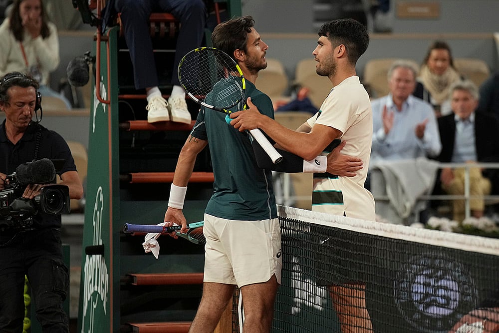 | Photo: AP/Christophe Ena : French Open 2025 Semi-Final: Carlos Alcaraz vs Lorenzo Musetti 