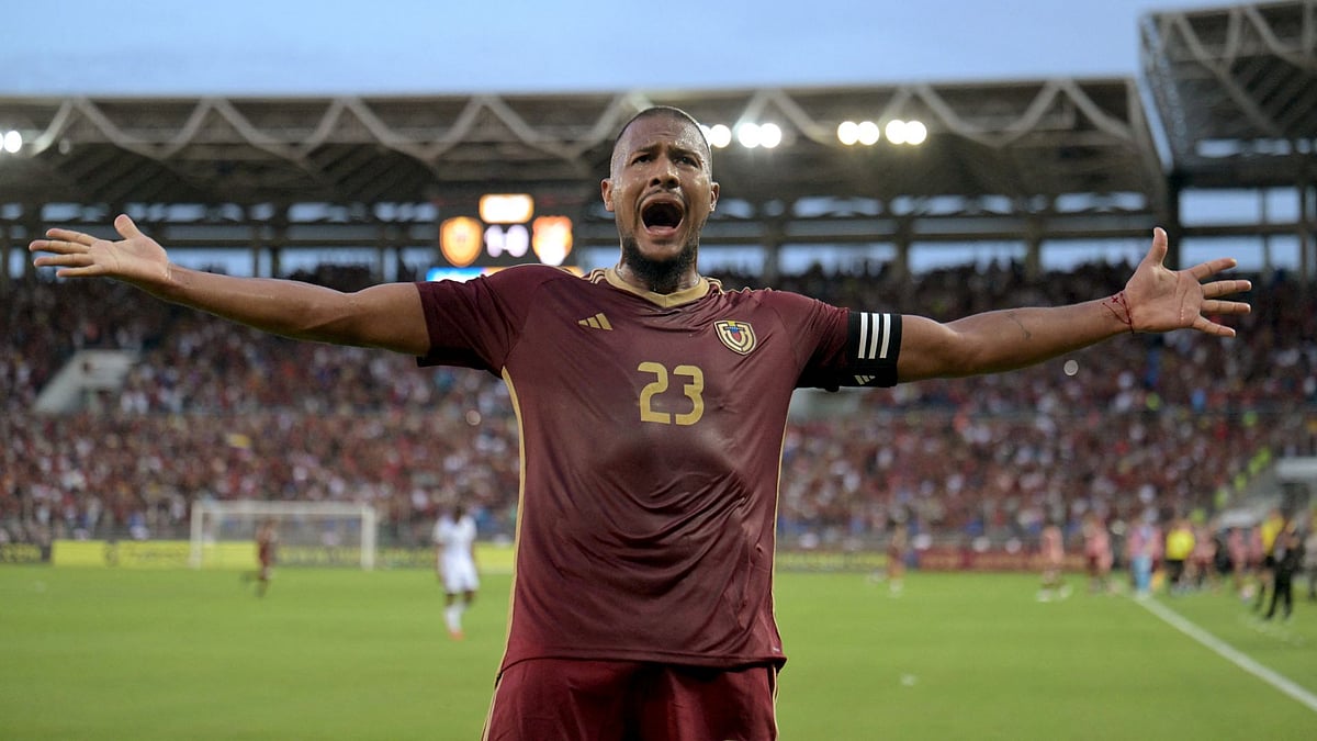 File : Rondon celebrates scoring against Bolivia