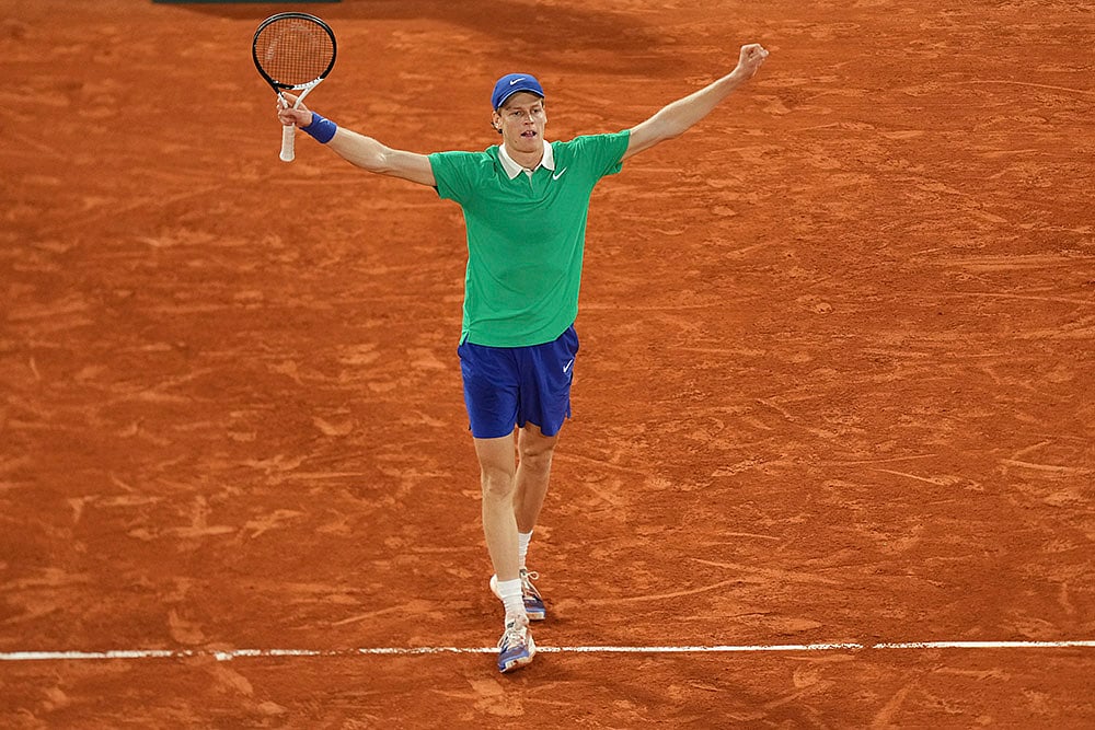 | Photo: AP/Aurelien Morissard : French Open 2025 Semi-Final:  Jannik Sinner vs Novak Djokovic