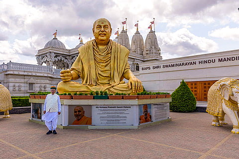 Arjun Ram Meghwal visits Swaminarayan temple in London